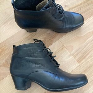 Clarks Elegant Black Lace-Up Boots